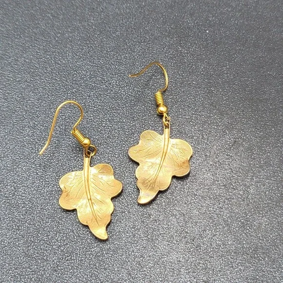 Pierced Earrings Brushed Gold Plated Dangle Detailed Leaves 1 1/8" - Picture 10 of 12